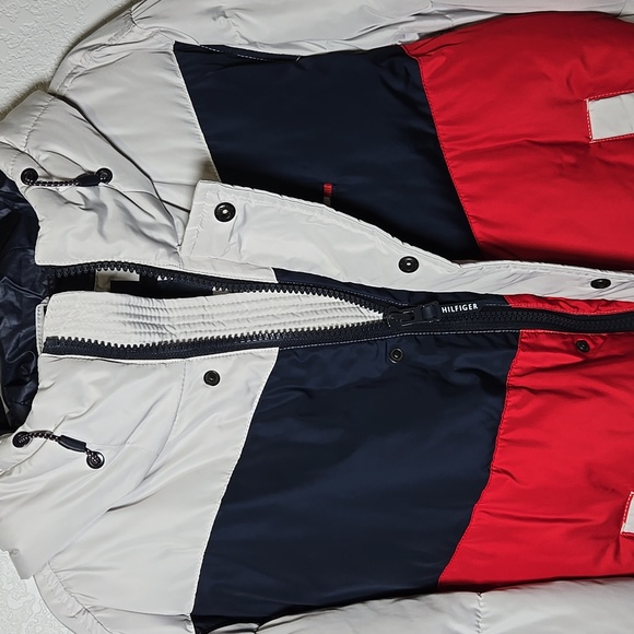Tommy Hilfiger Wind Resistant Hooded Puffer Chevron Colorblock LG - Picture 5 of 12